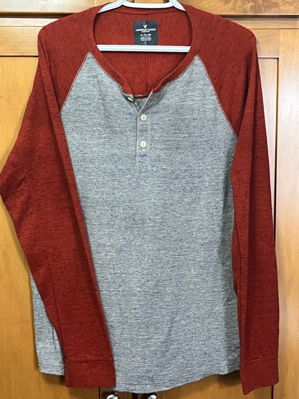 American Eagle Outfitters Men’s Long-Sleeve Henley Shirt Size XL